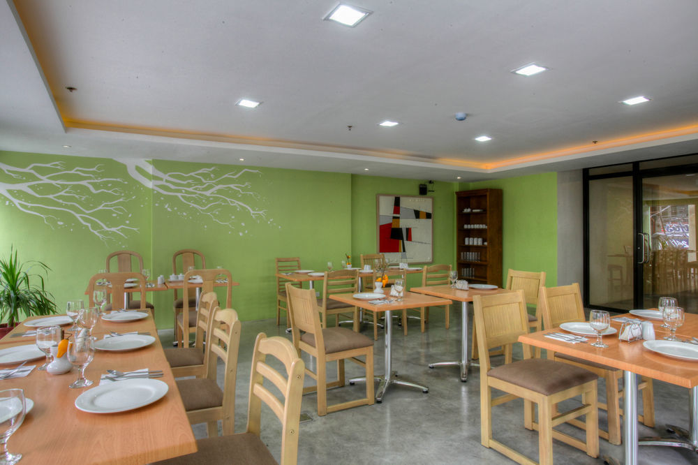 Fersal Hotel Makati Avenue 마카티 외부 사진